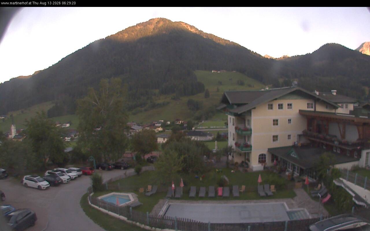 Archived image Webcam features a view of the Tennergebirge mountains