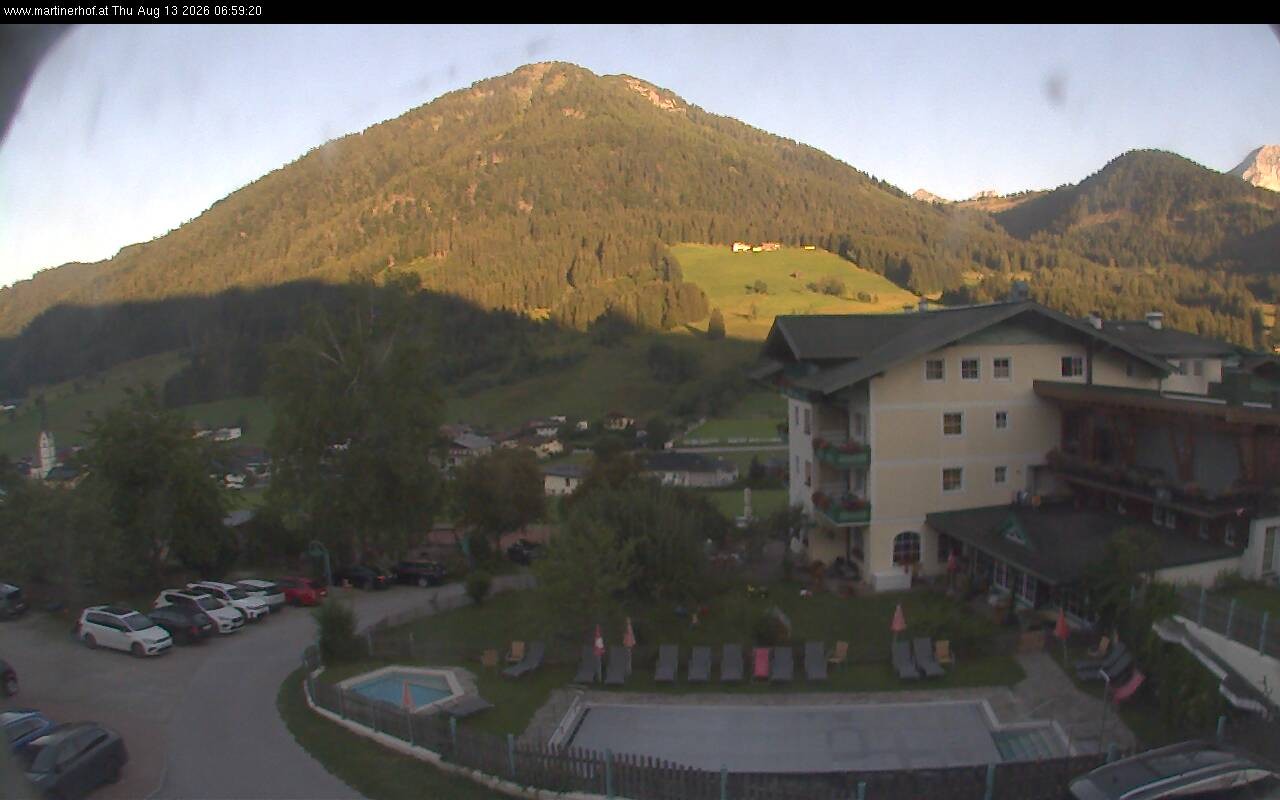 Archived image Webcam features a view of the Tennergebirge mountains