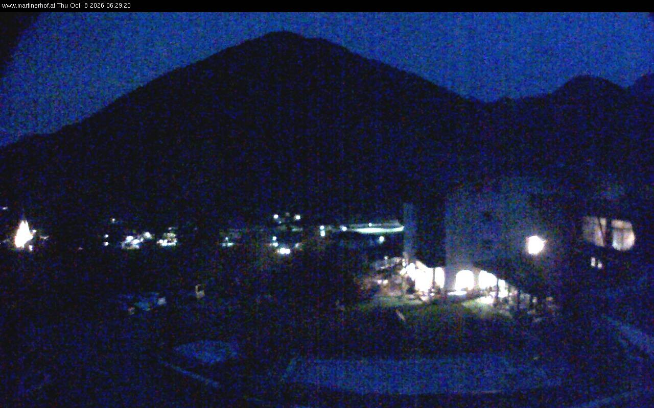 Archived image Webcam features a view of the Tennergebirge mountains