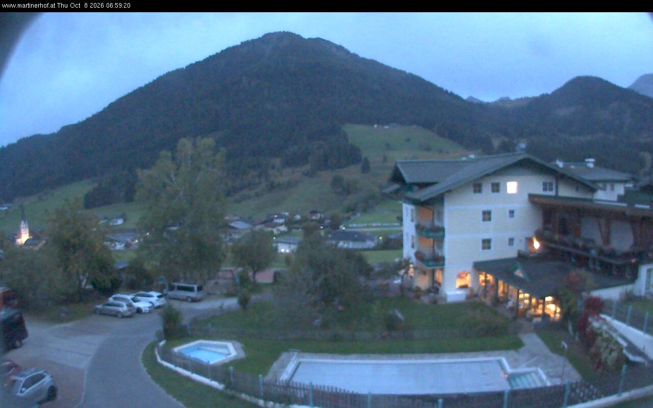Archived image Webcam features a view of the Tennergebirge mountains