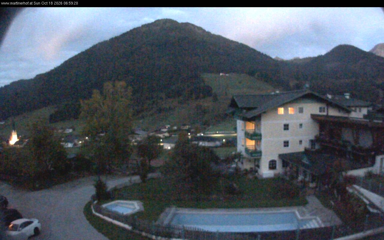 Archived image Webcam features a view of the Tennergebirge mountains