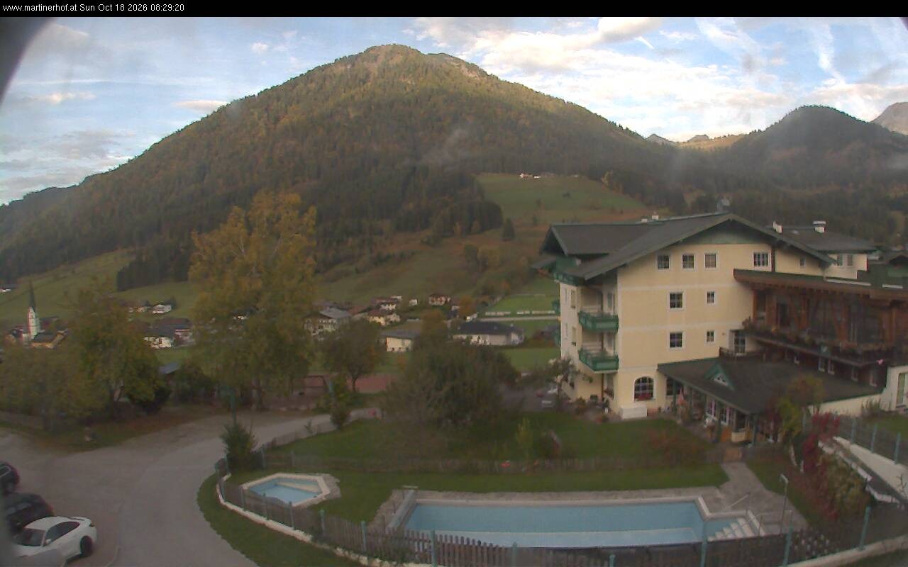 Archived image Webcam features a view of the Tennergebirge mountains
