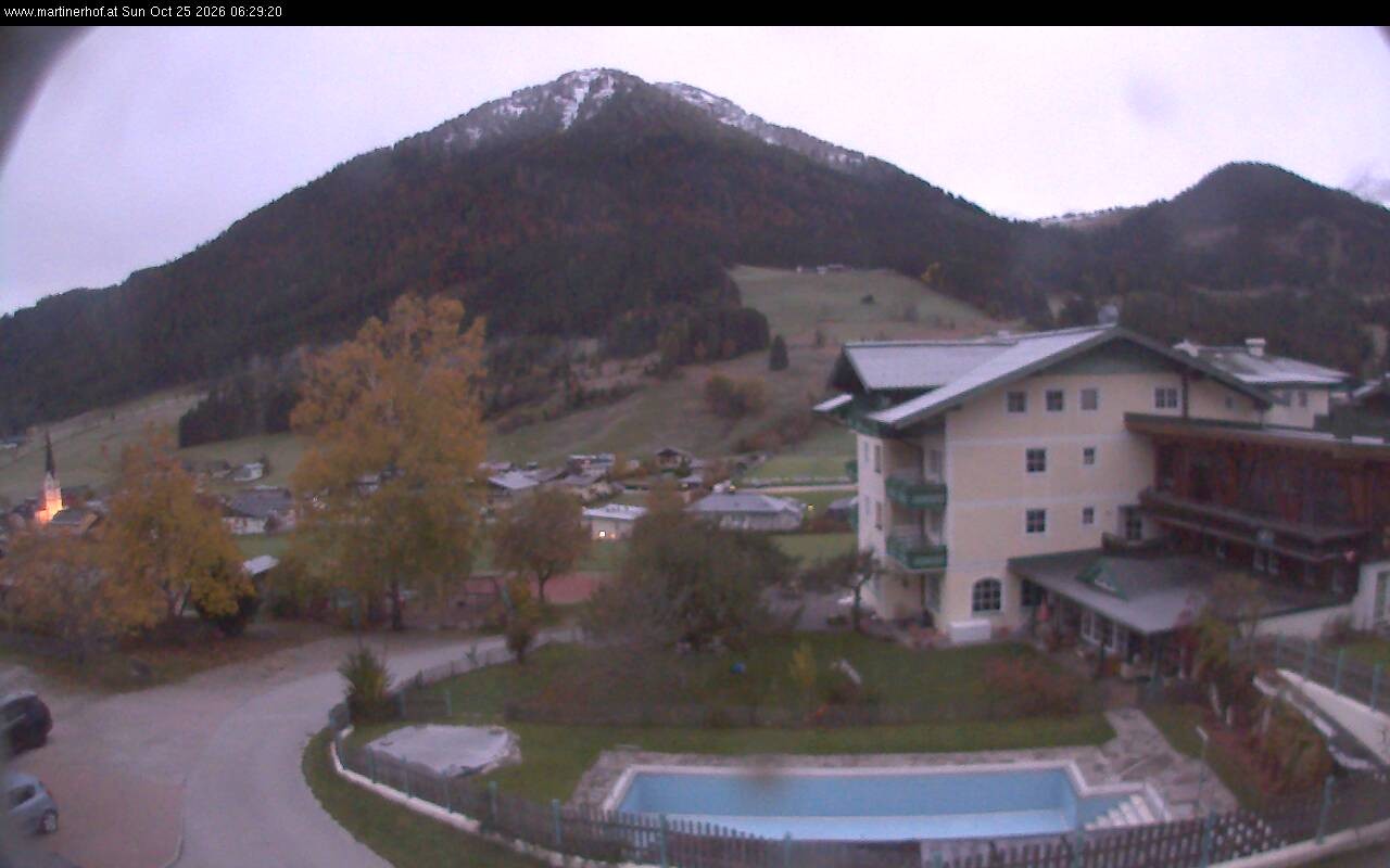 Archived image Webcam features a view of the Tennergebirge mountains