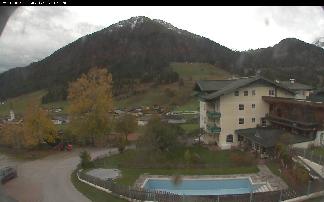 Archived image Webcam features a view of the Tennergebirge mountains