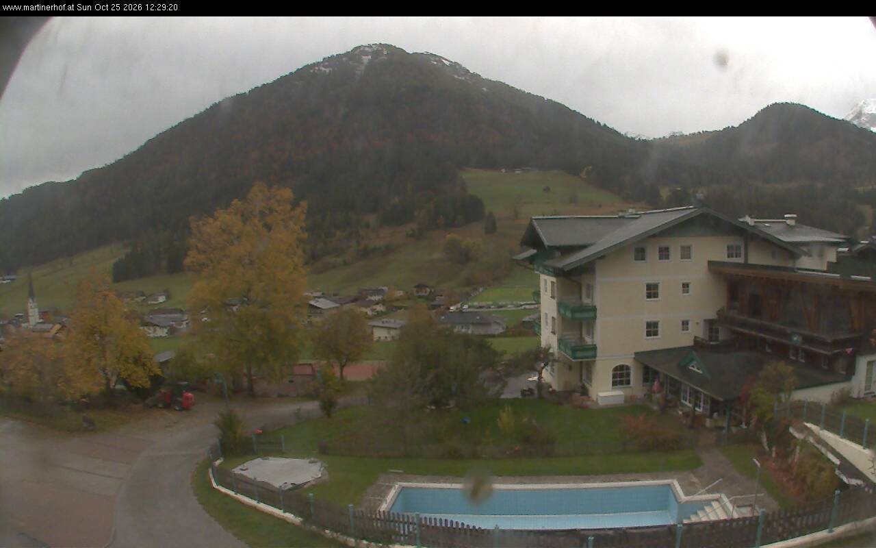 Archived image Webcam features a view of the Tennergebirge mountains