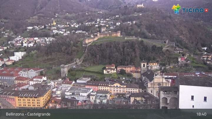 Archived image Webcam Bellinzona: Castelgrande
