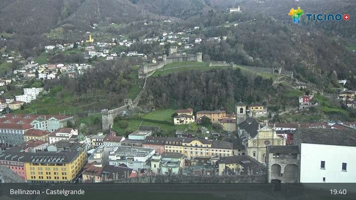 Archived image Webcam Bellinzona: Castelgrande