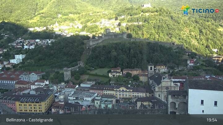 Archiv Foto Webcam Bellinzona - Castelgrande