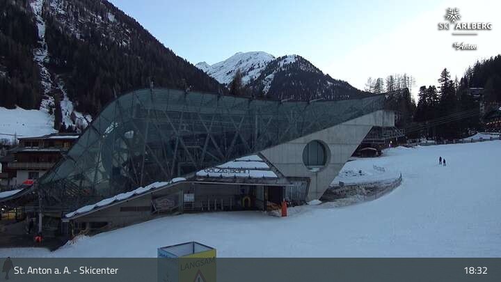 Archived image Webcam Base Station Galzigbahn