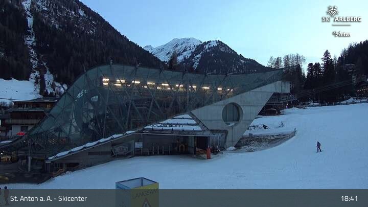 Archived image Webcam Base Station Galzigbahn