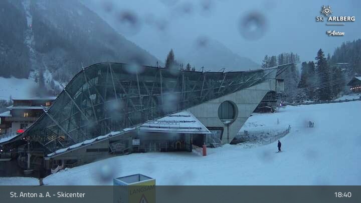 Archived image Webcam Base Station Galzigbahn