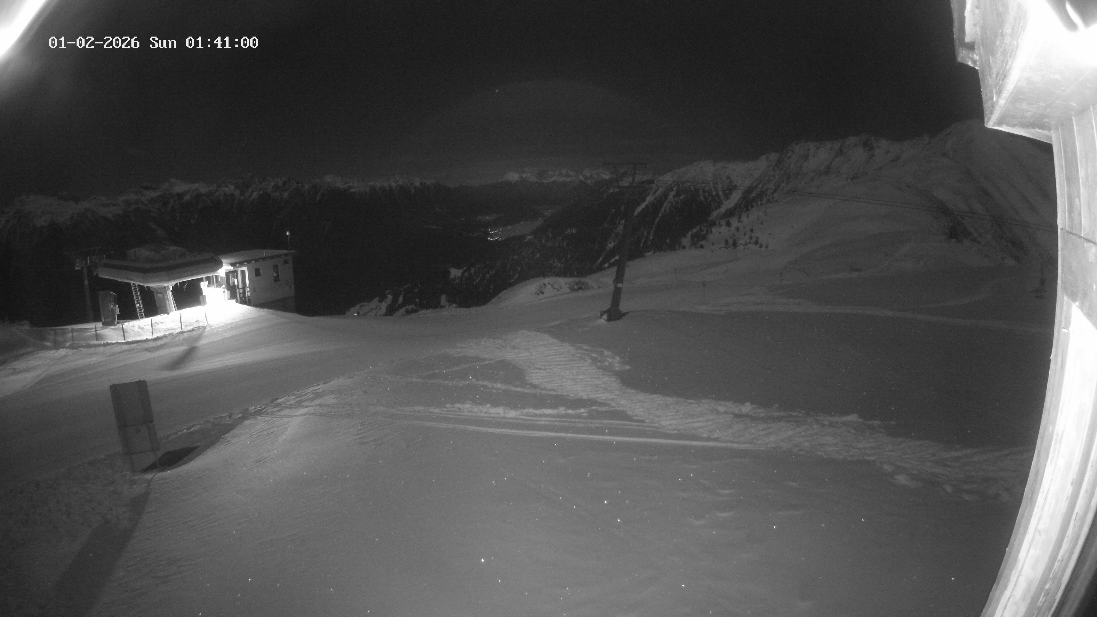 Archived image Webcam Upper Station of the Venetbahn in Landeck