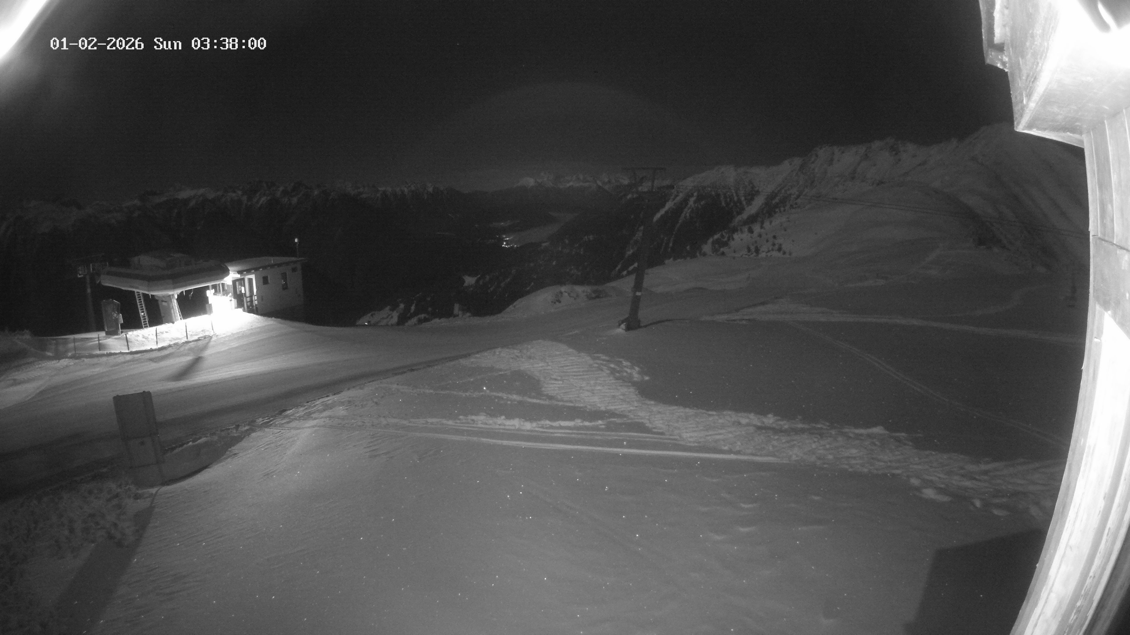 Archived image Webcam Upper Station of the Venetbahn in Landeck