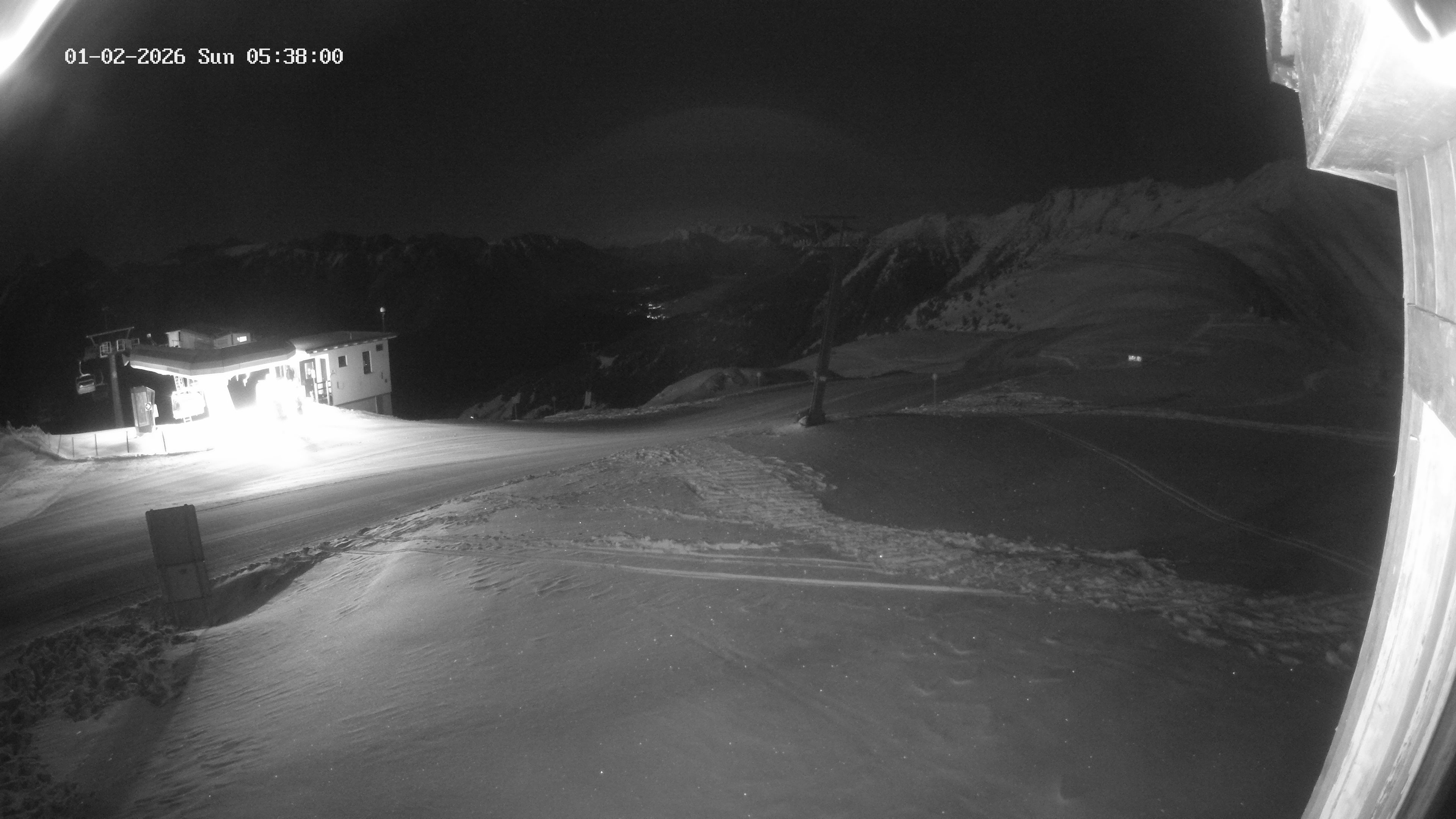 Archived image Webcam Upper Station of the Venetbahn in Landeck