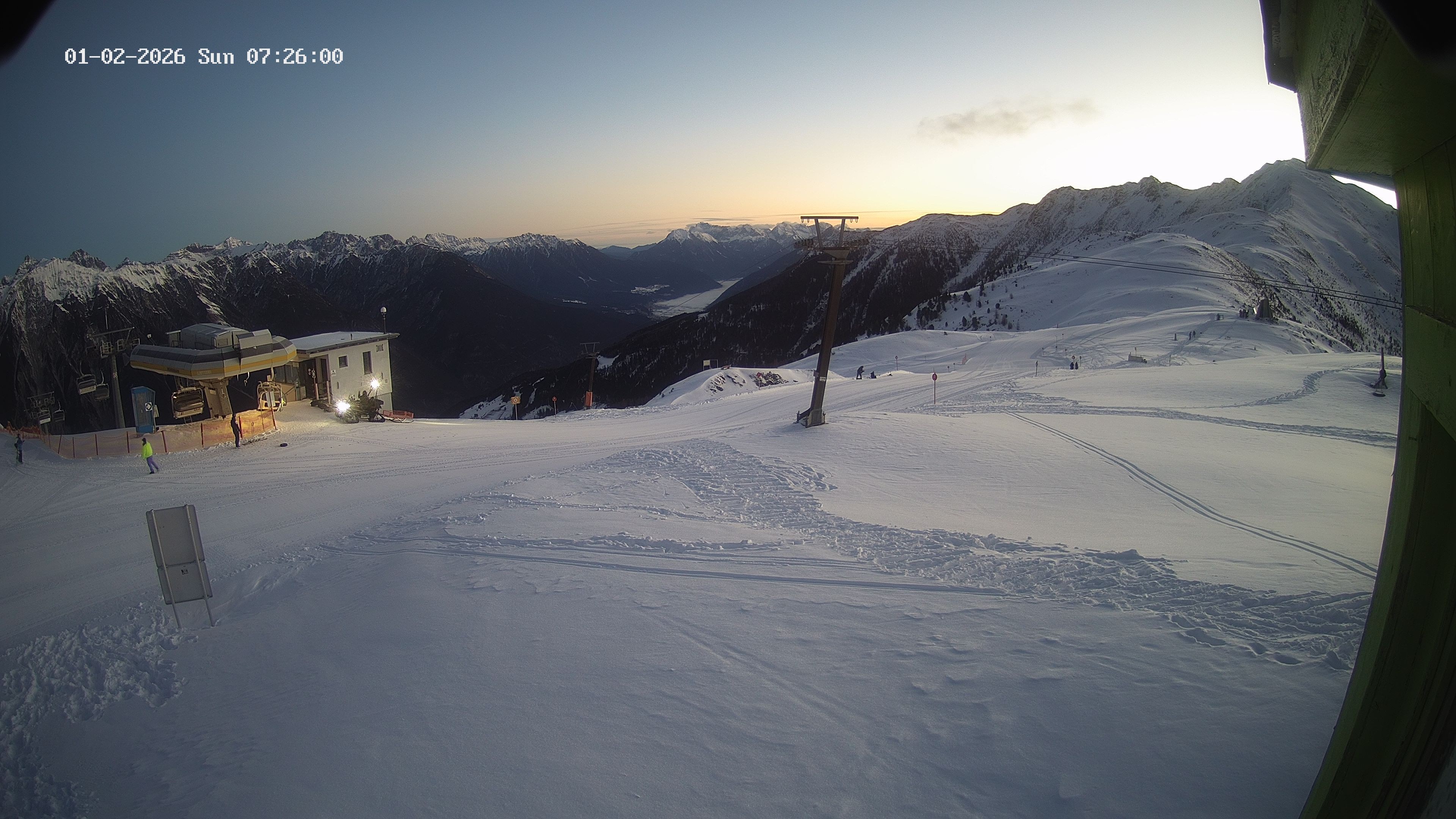 Archived image Webcam Upper Station of the Venetbahn in Landeck