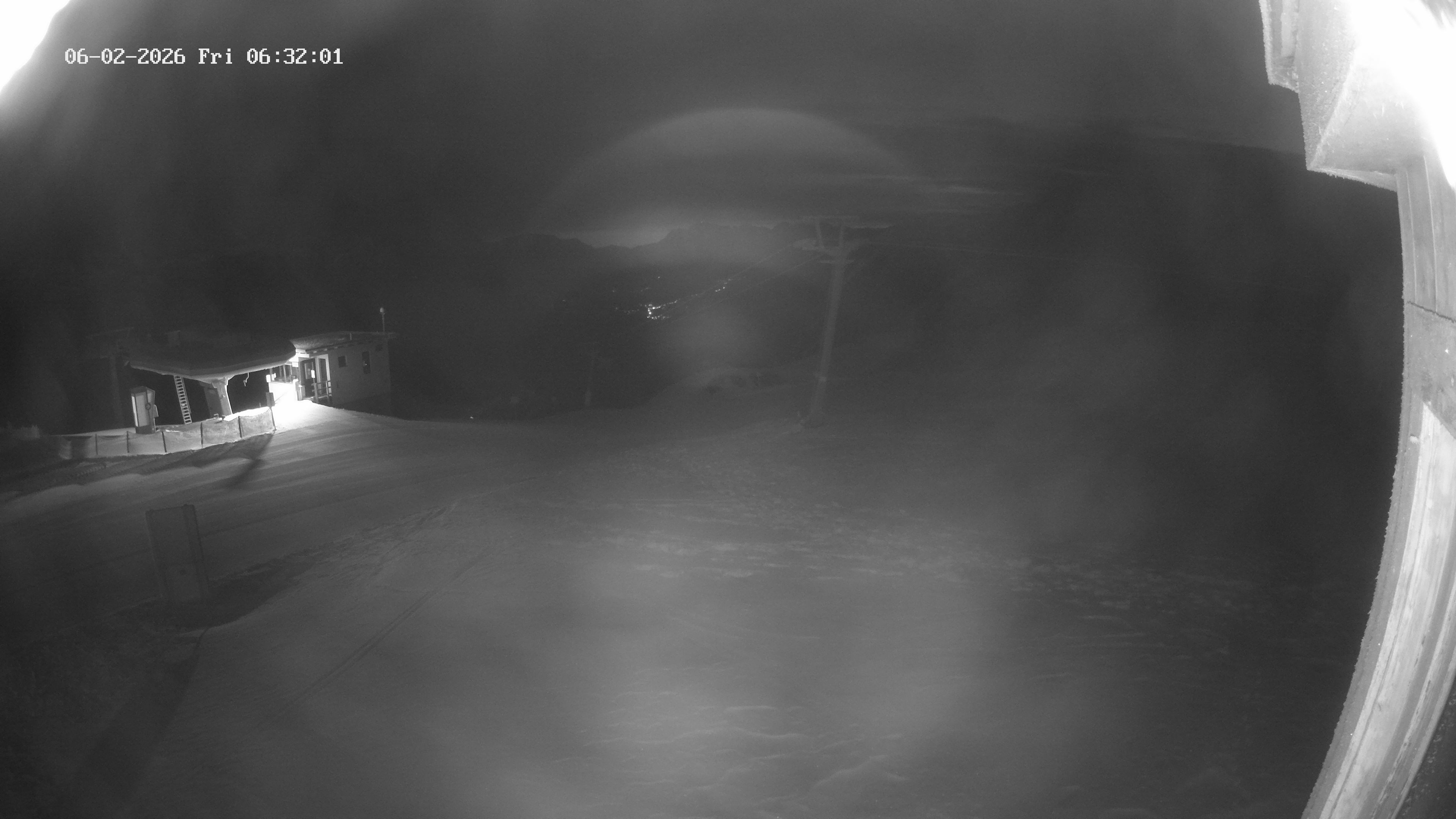 Archived image Webcam Upper Station of the Venetbahn in Landeck