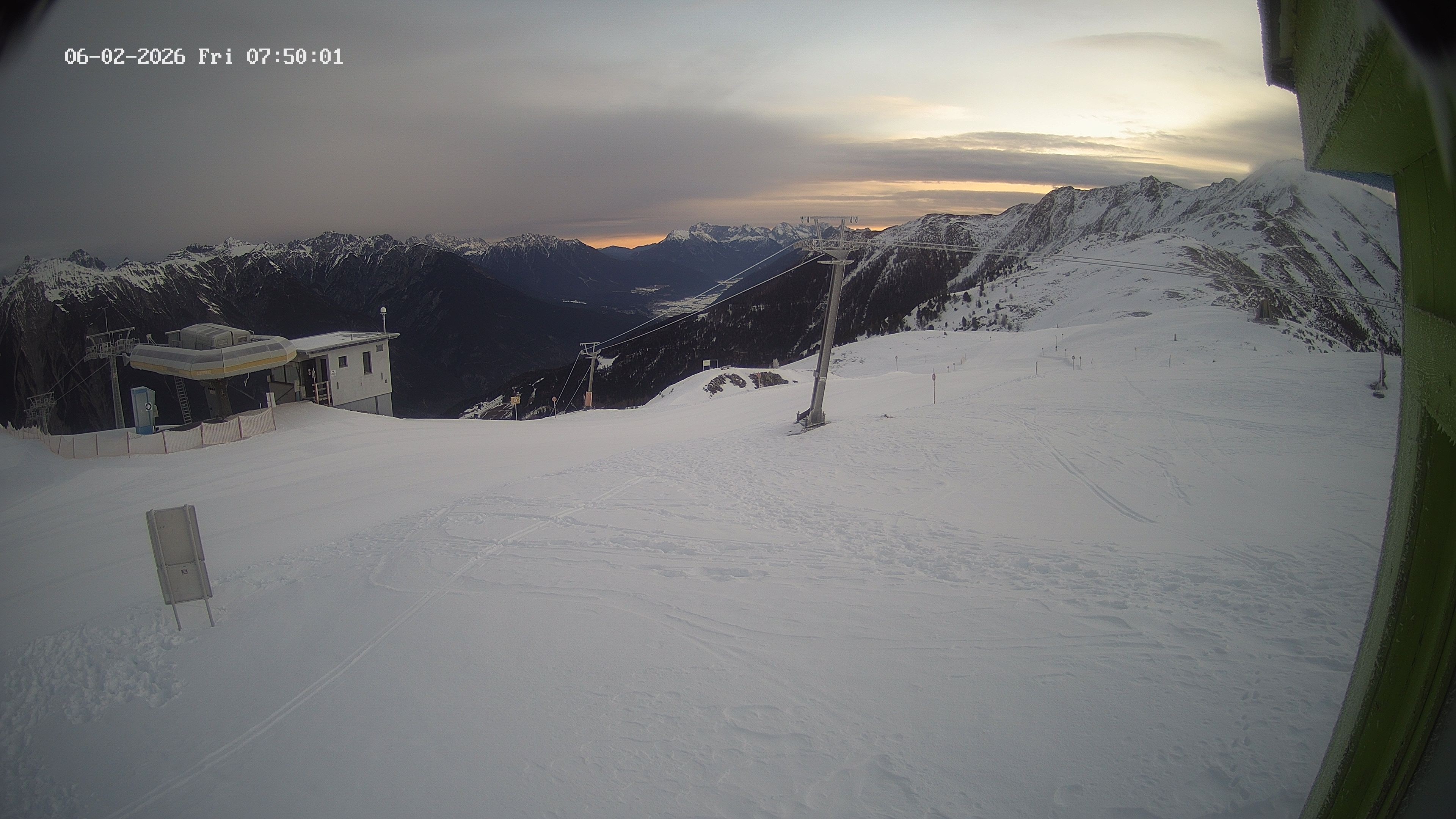 Archived image Webcam Upper Station of the Venetbahn in Landeck