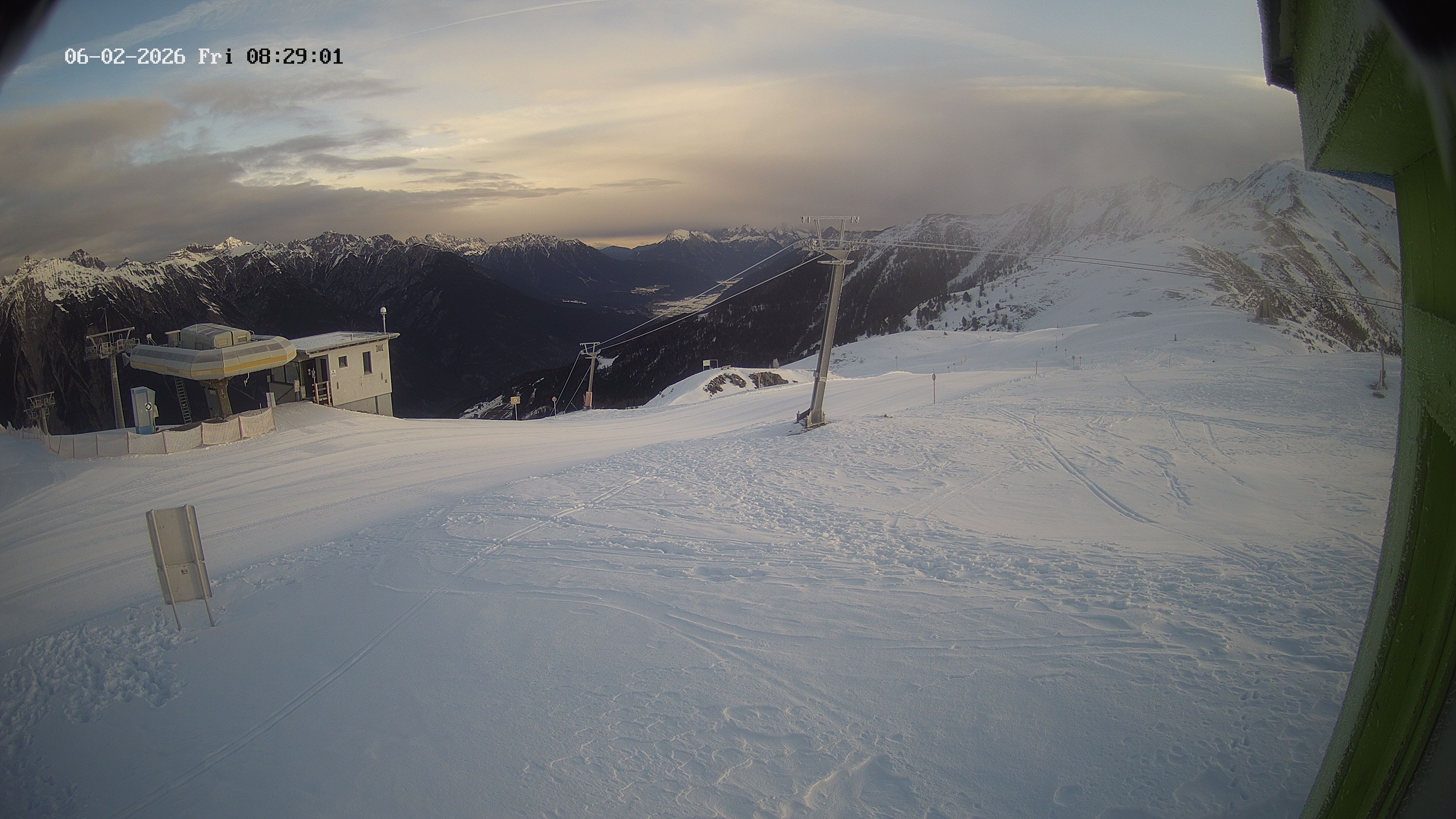 Archived image Webcam Upper Station of the Venetbahn in Landeck