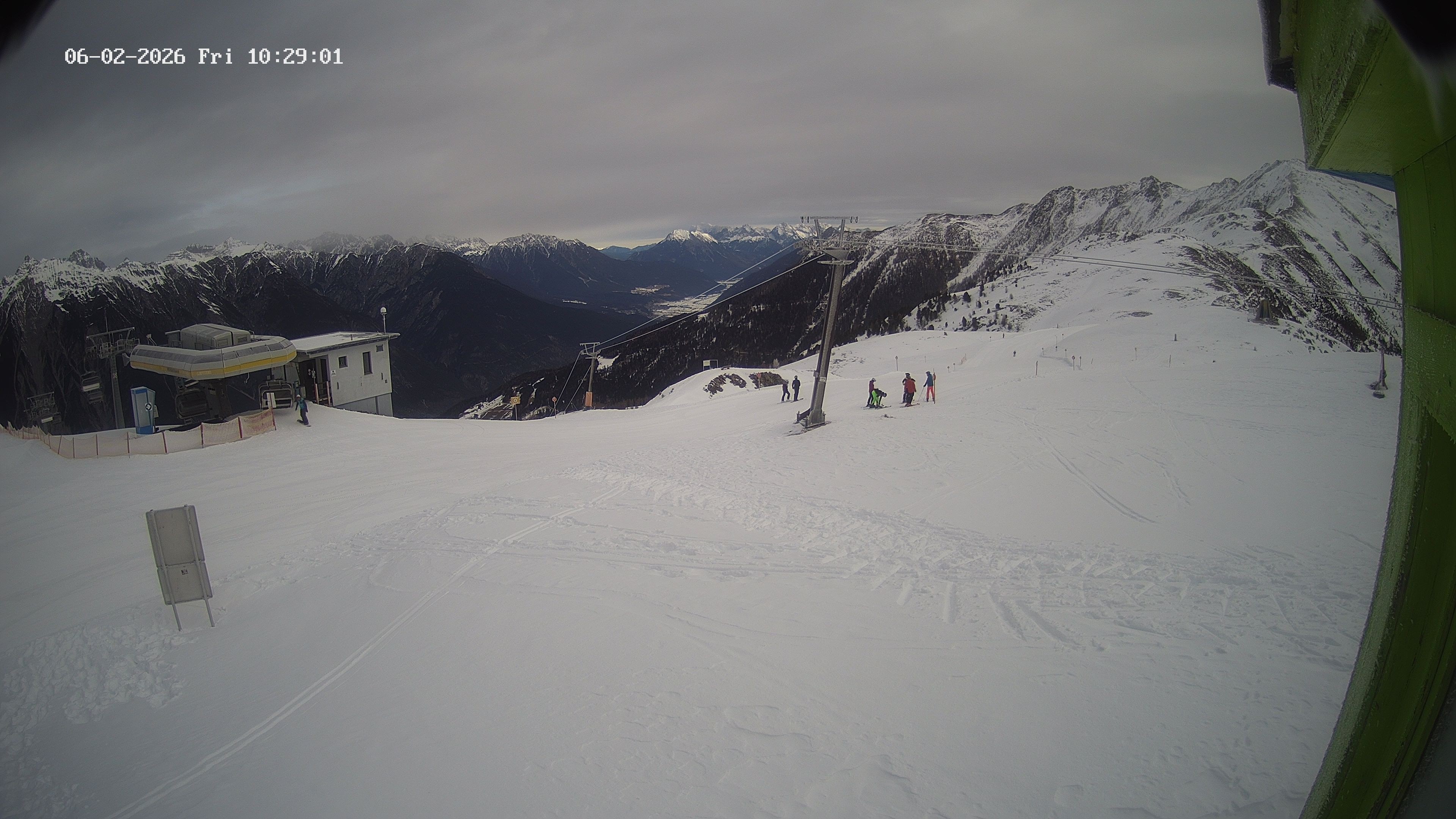 Archived image Webcam Upper Station of the Venetbahn in Landeck