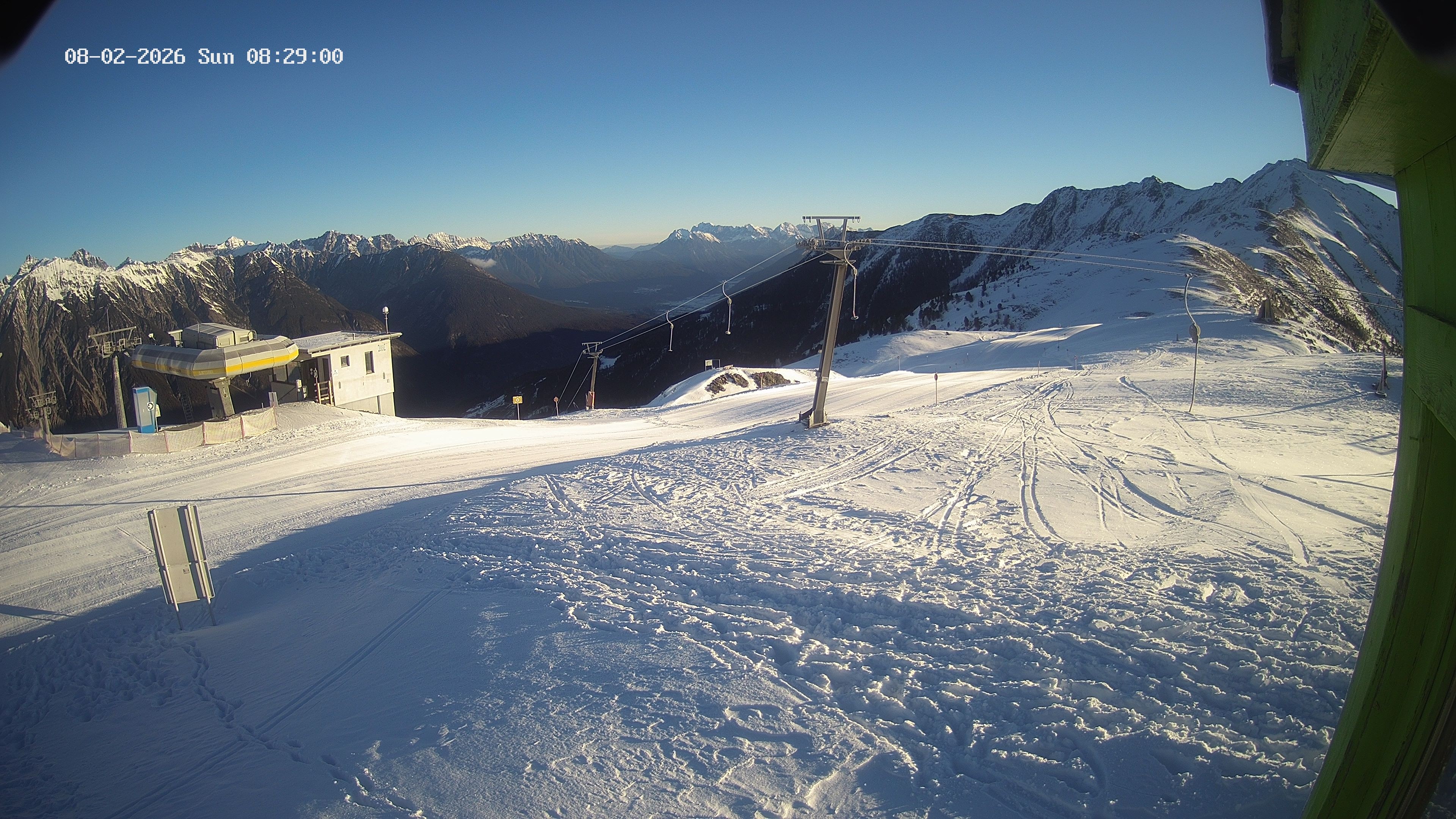 Archived image Webcam Upper Station of the Venetbahn in Landeck