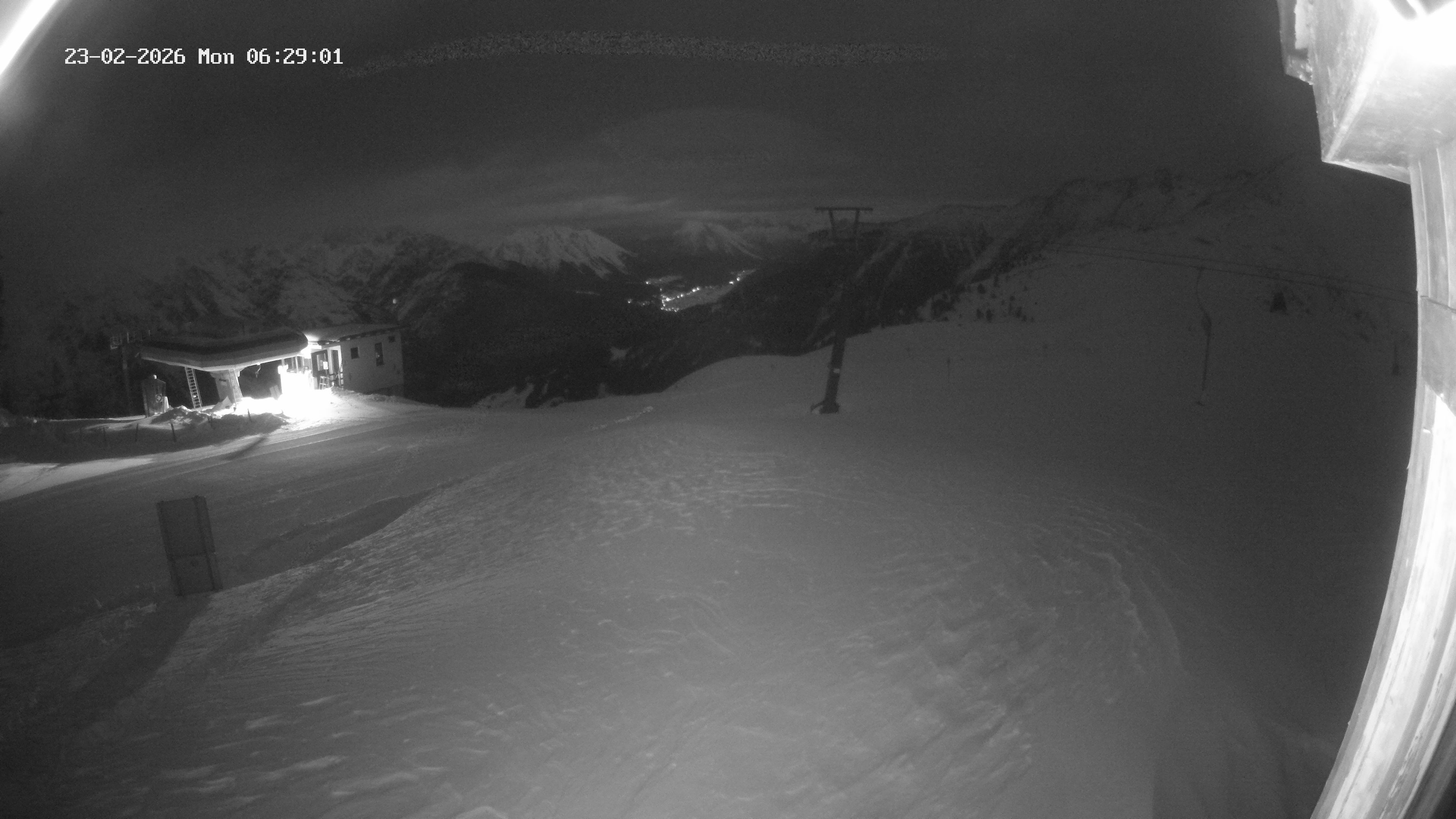 Archived image Webcam Upper Station of the Venetbahn in Landeck