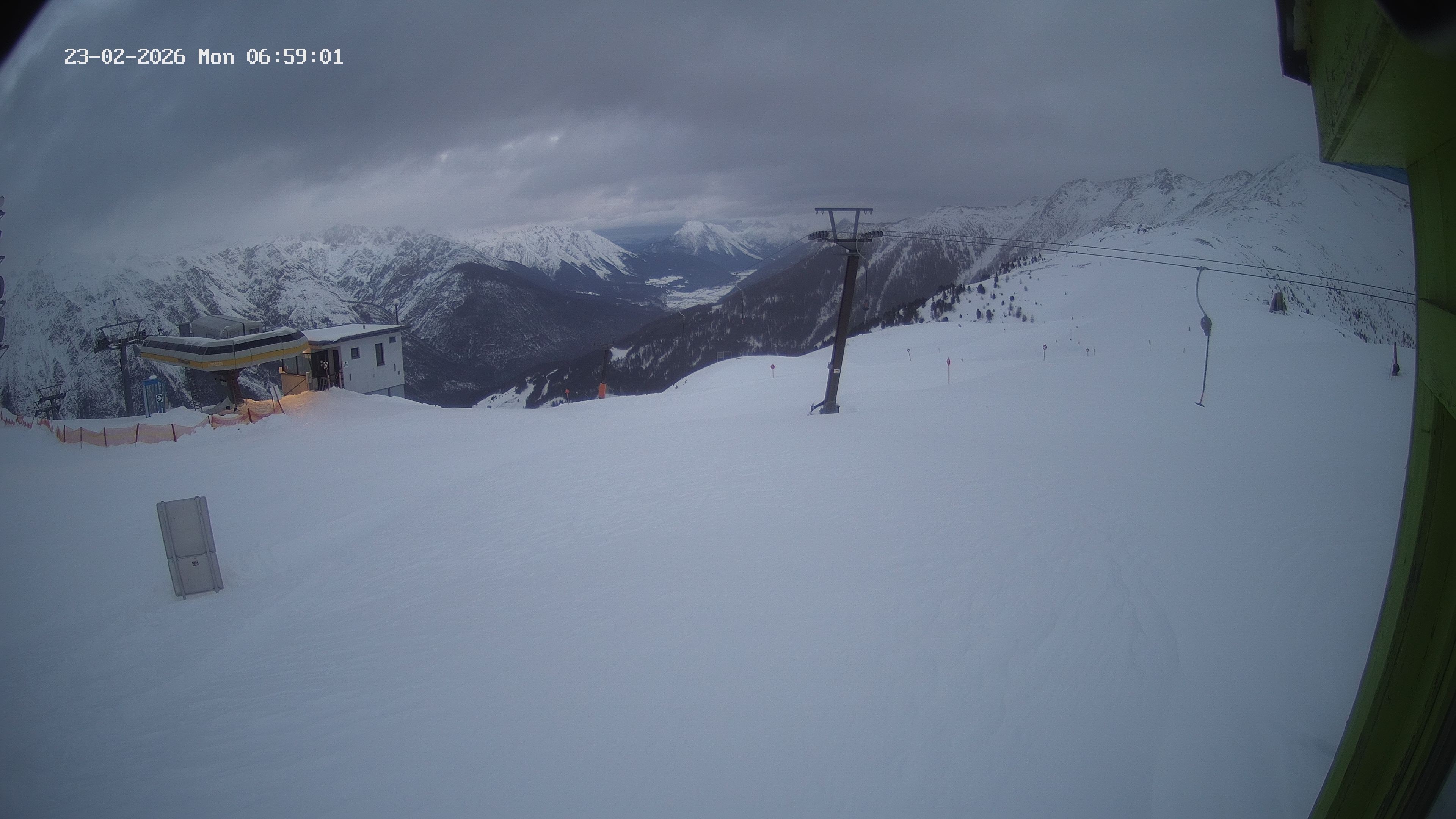 Archived image Webcam Upper Station of the Venetbahn in Landeck