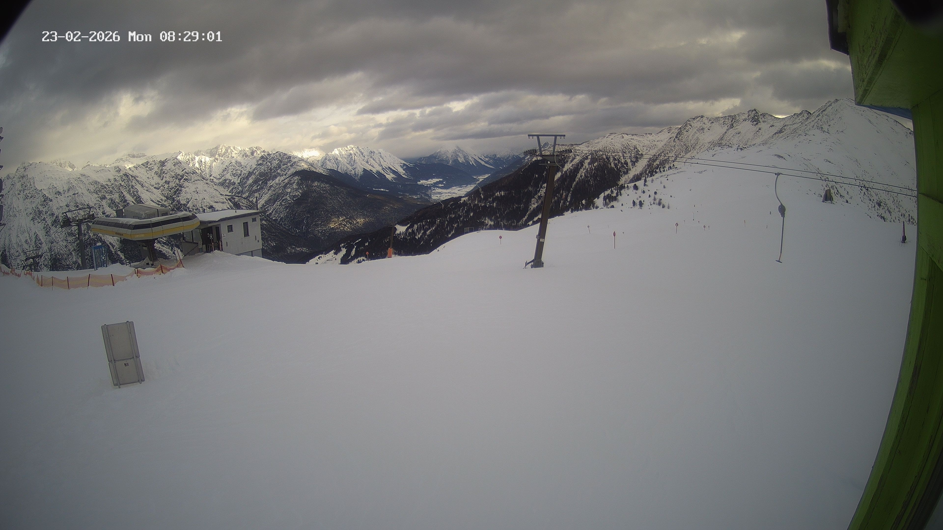 Archived image Webcam Upper Station of the Venetbahn in Landeck