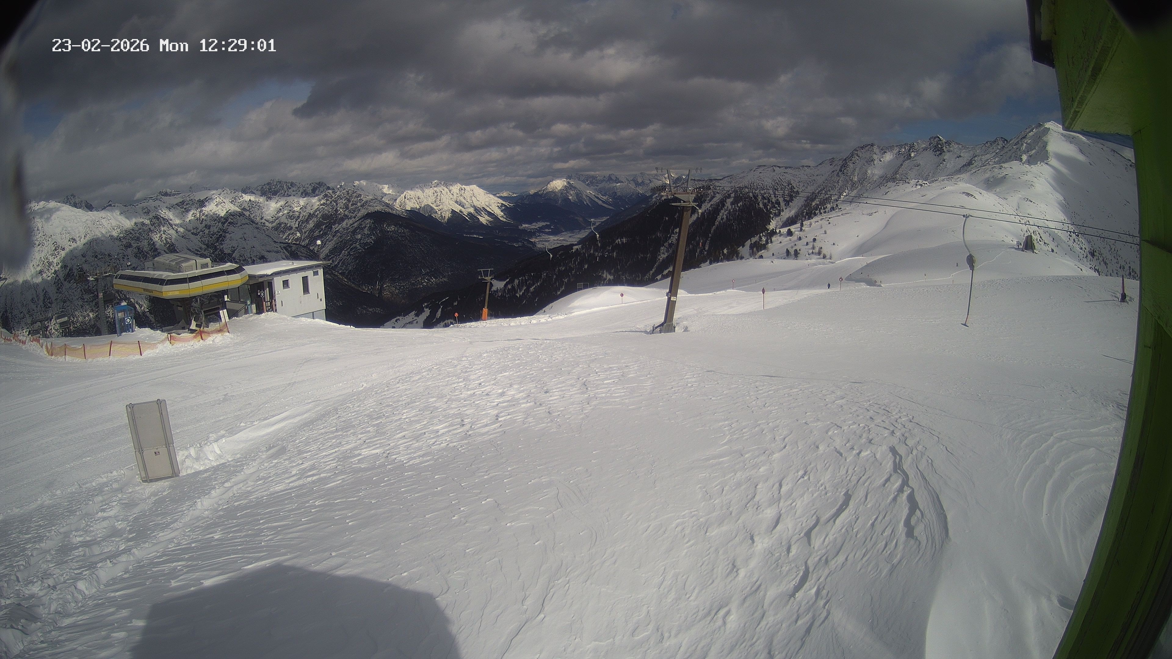 Archived image Webcam Upper Station of the Venetbahn in Landeck