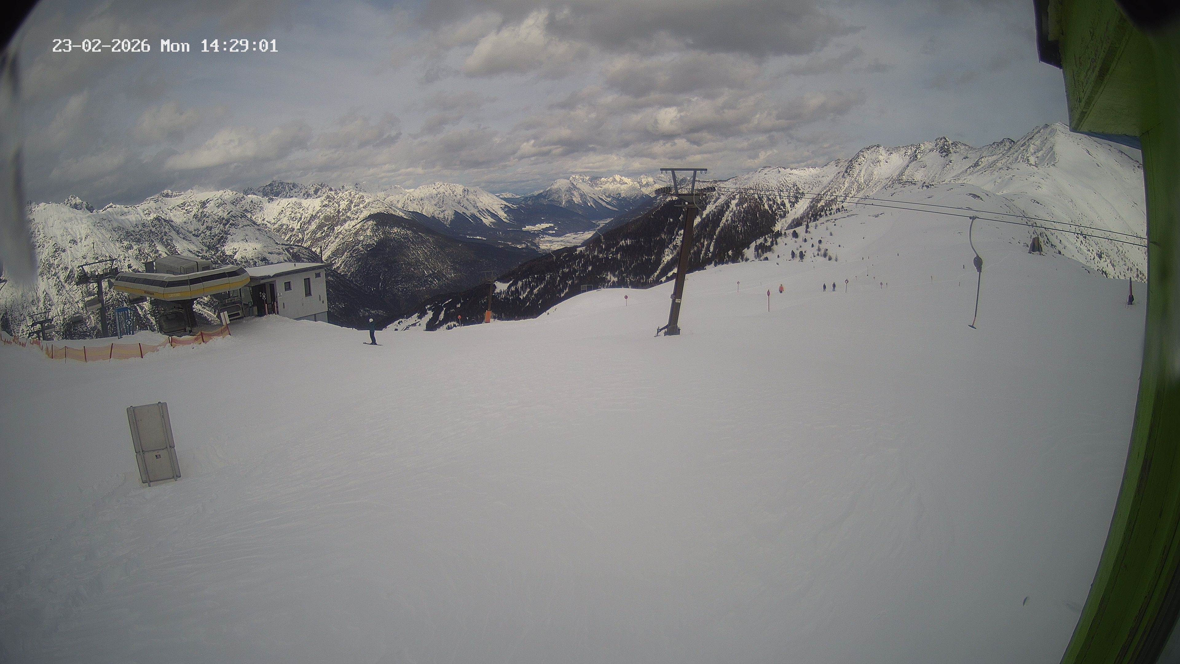 Archived image Webcam Upper Station of the Venetbahn in Landeck