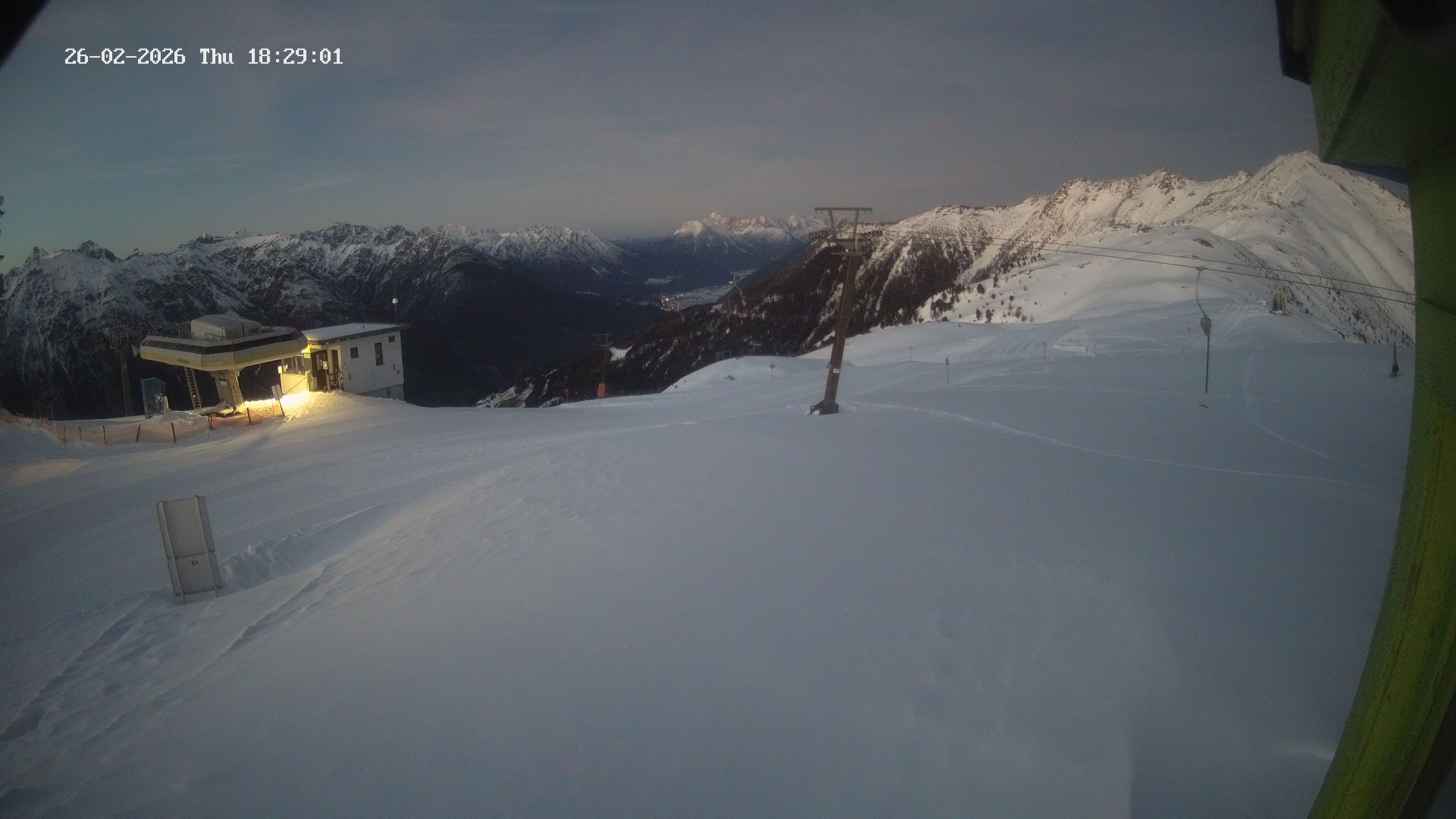 Archived image Webcam Upper Station of the Venetbahn in Landeck
