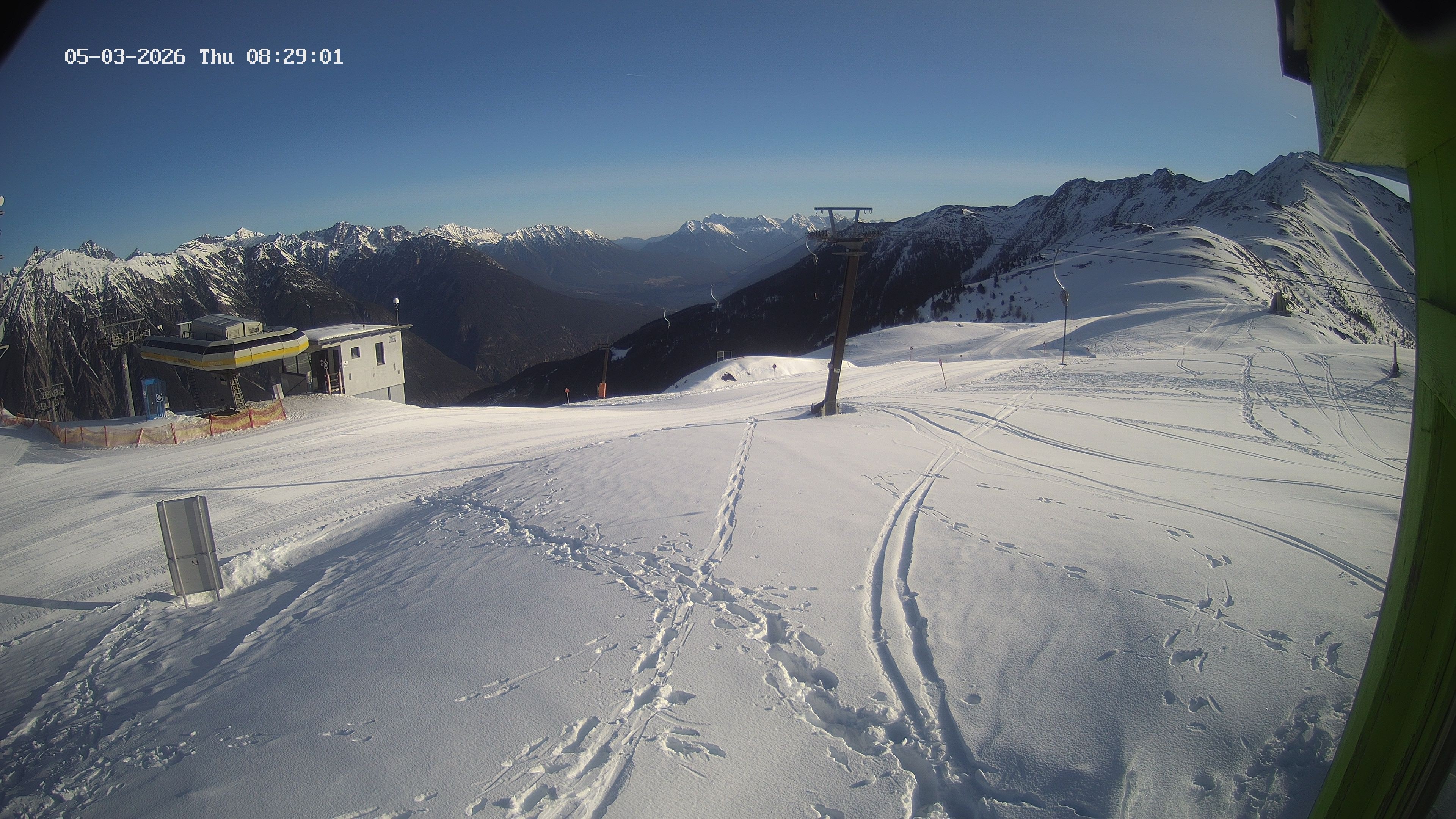 Archived image Webcam Upper Station of the Venetbahn in Landeck