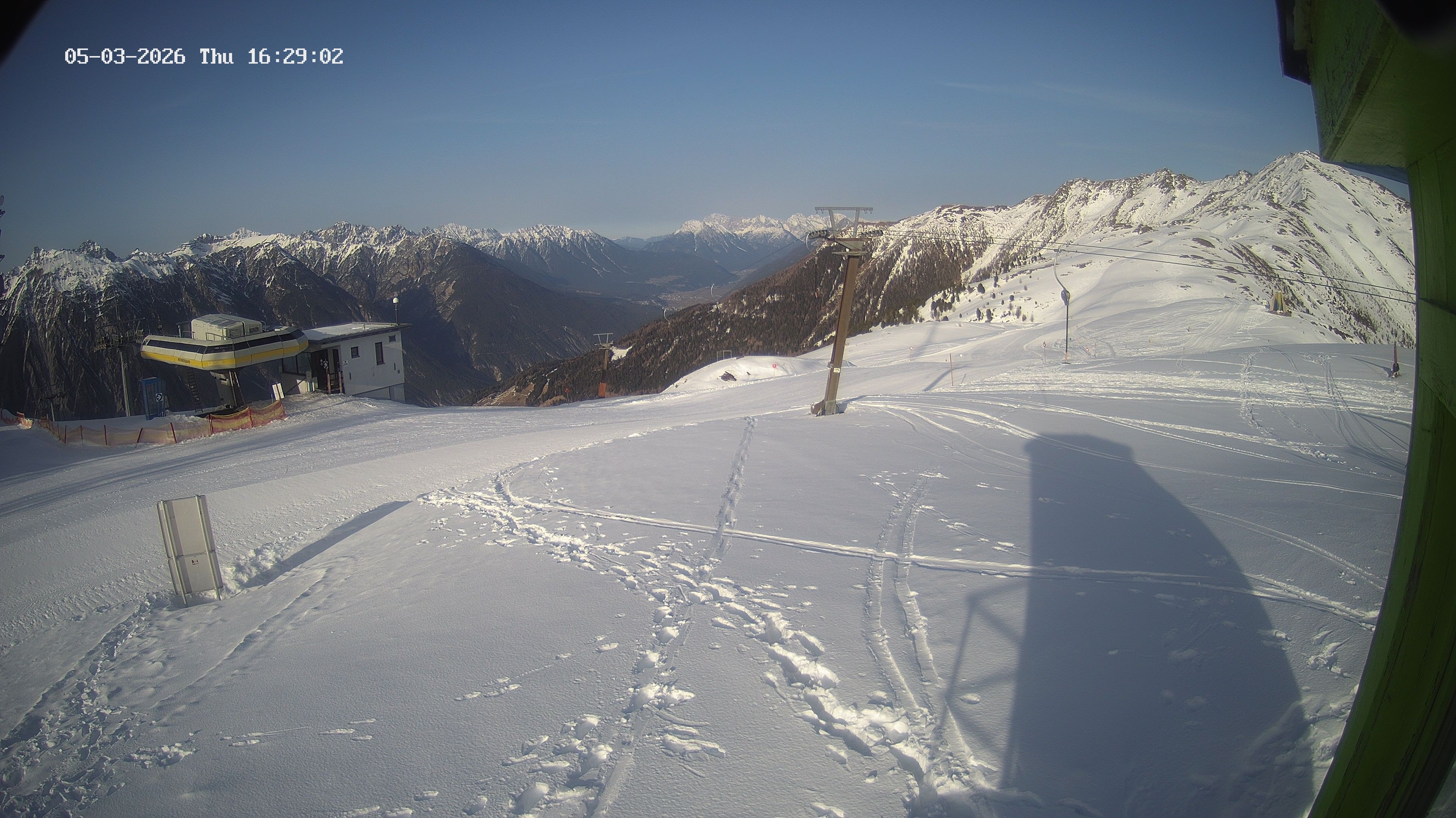 Archived image Webcam Upper Station of the Venetbahn in Landeck