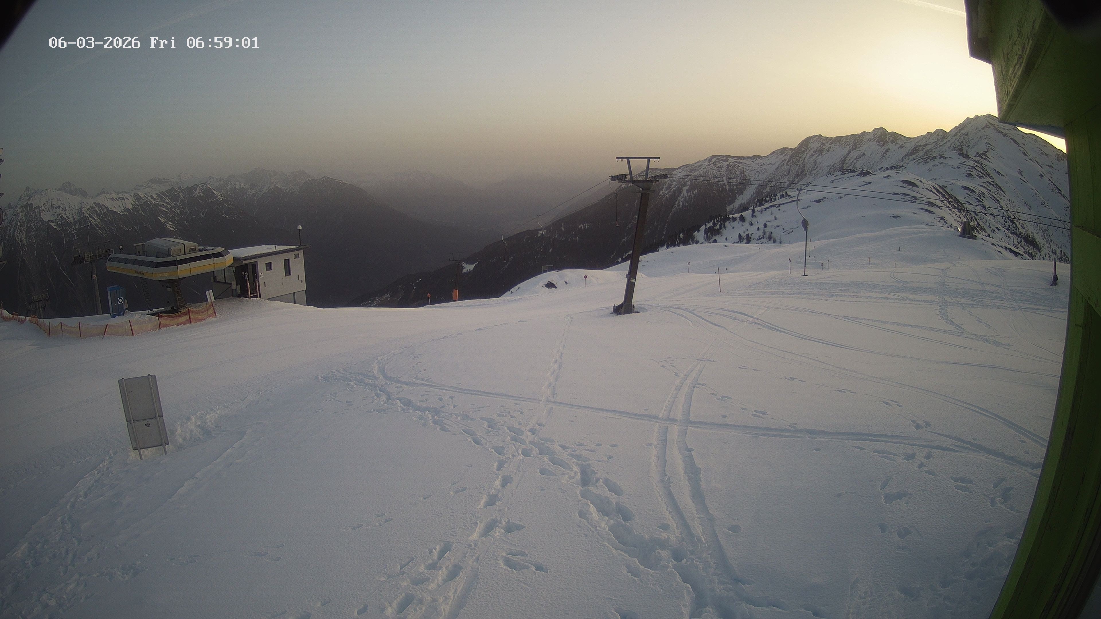 Archived image Webcam Upper Station of the Venetbahn in Landeck