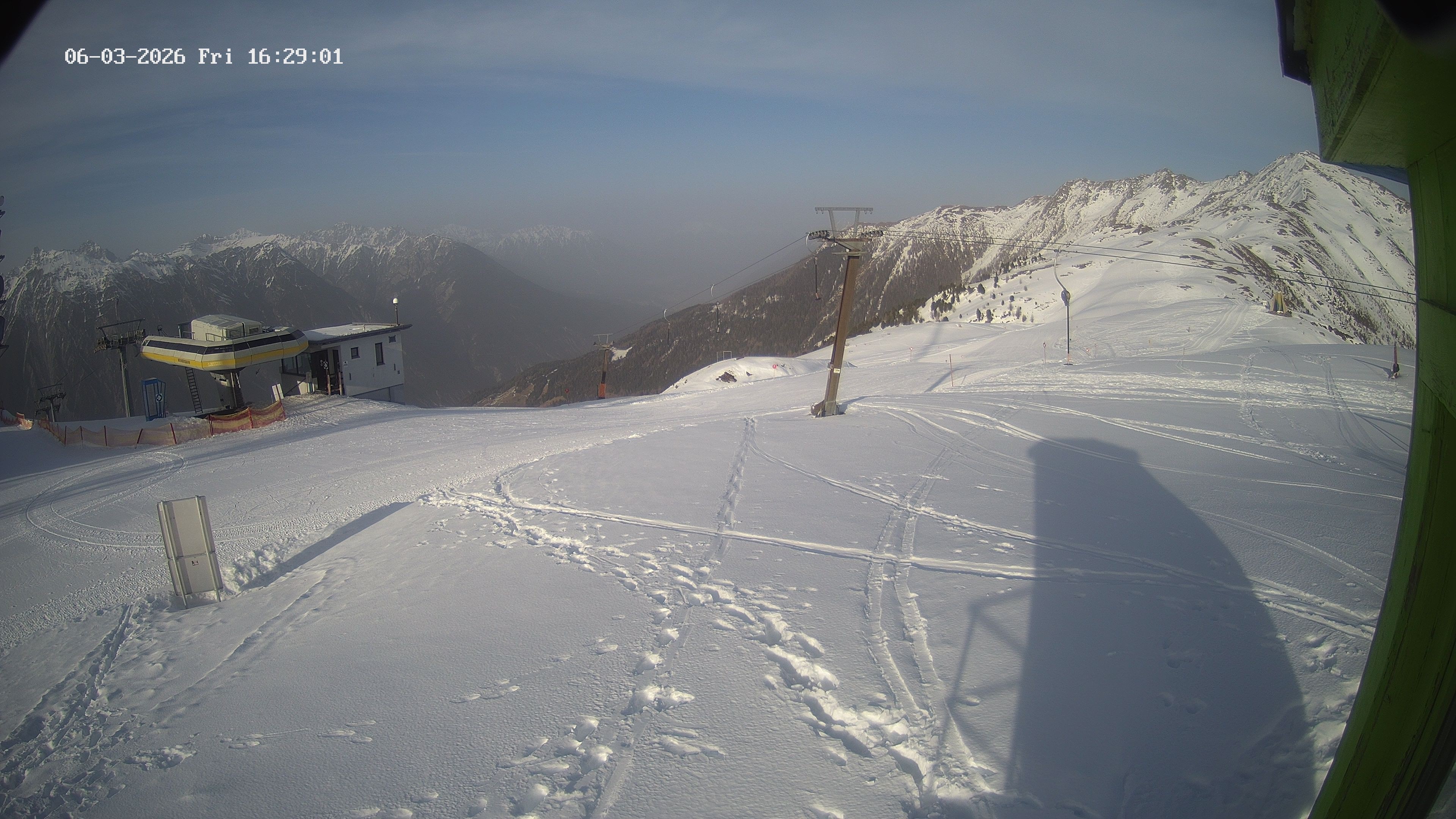 Archived image Webcam Upper Station of the Venetbahn in Landeck