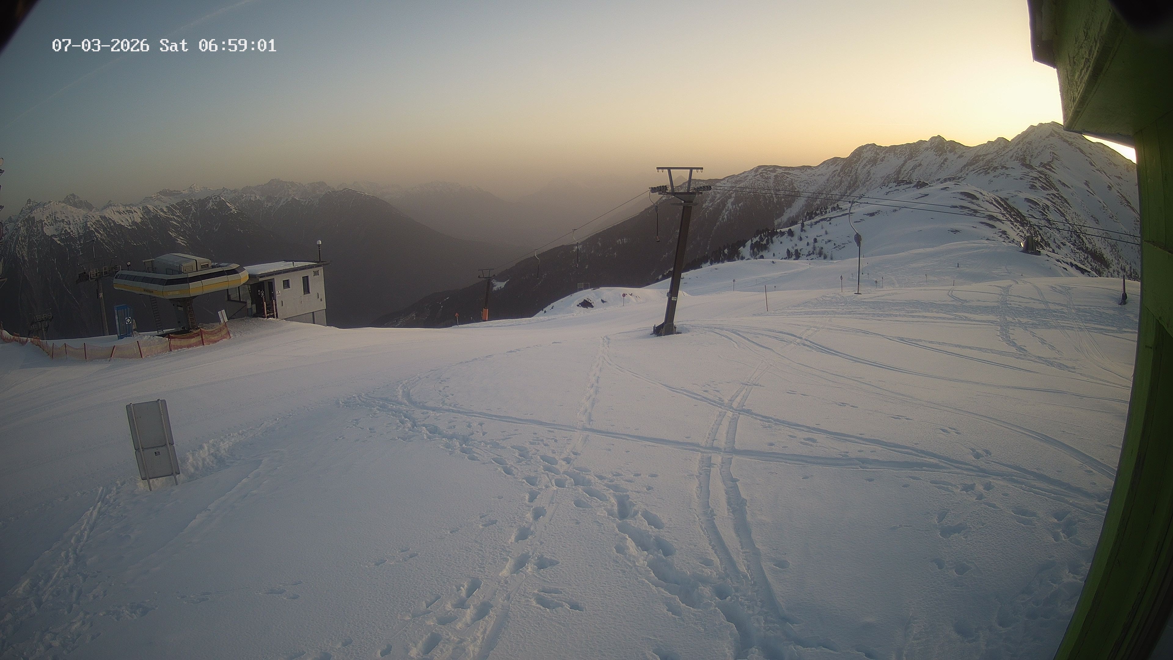 Archived image Webcam Upper Station of the Venetbahn in Landeck