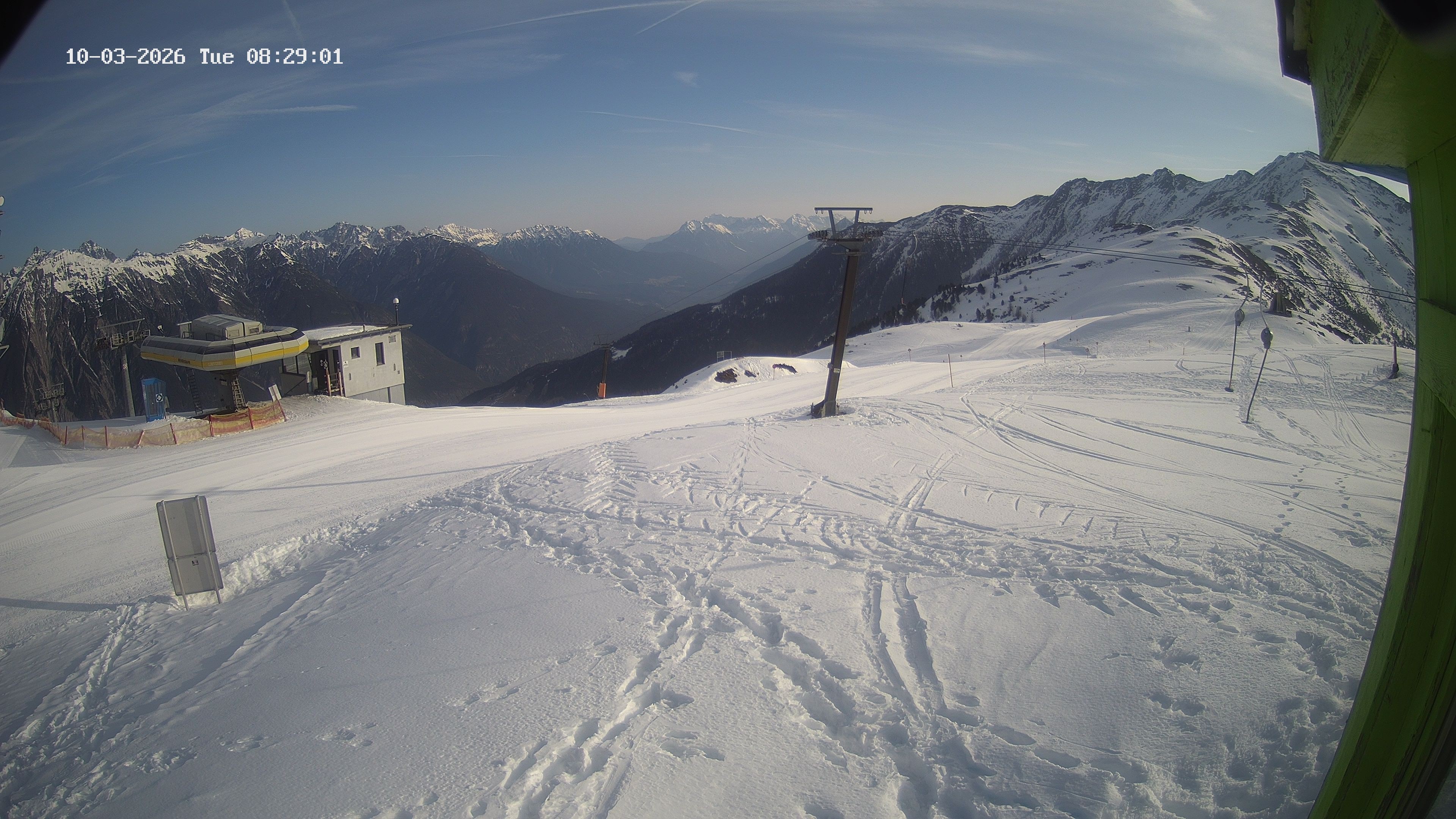 Archived image Webcam Upper Station of the Venetbahn in Landeck