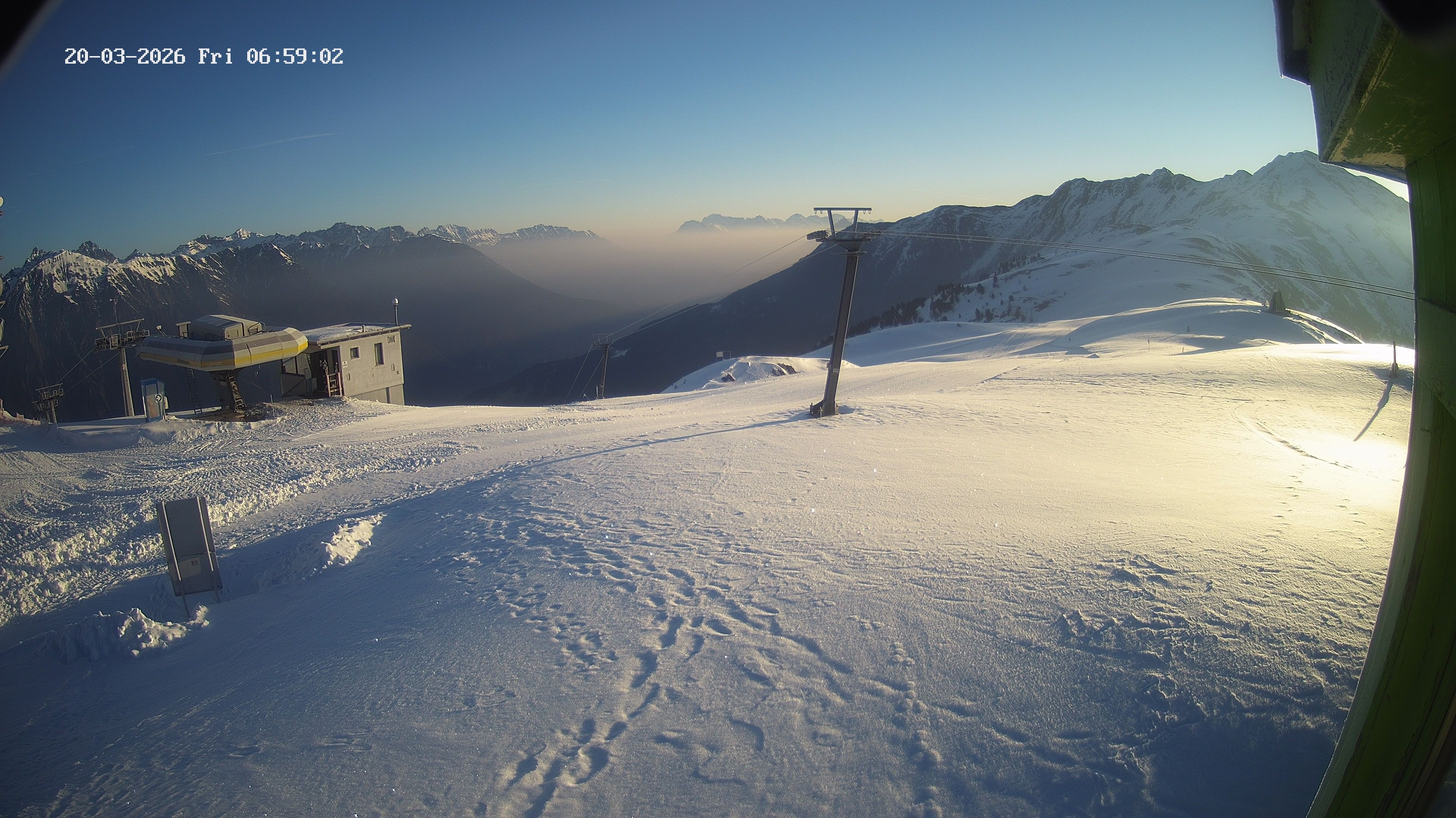 Archived image Webcam Upper Station of the Venetbahn in Landeck