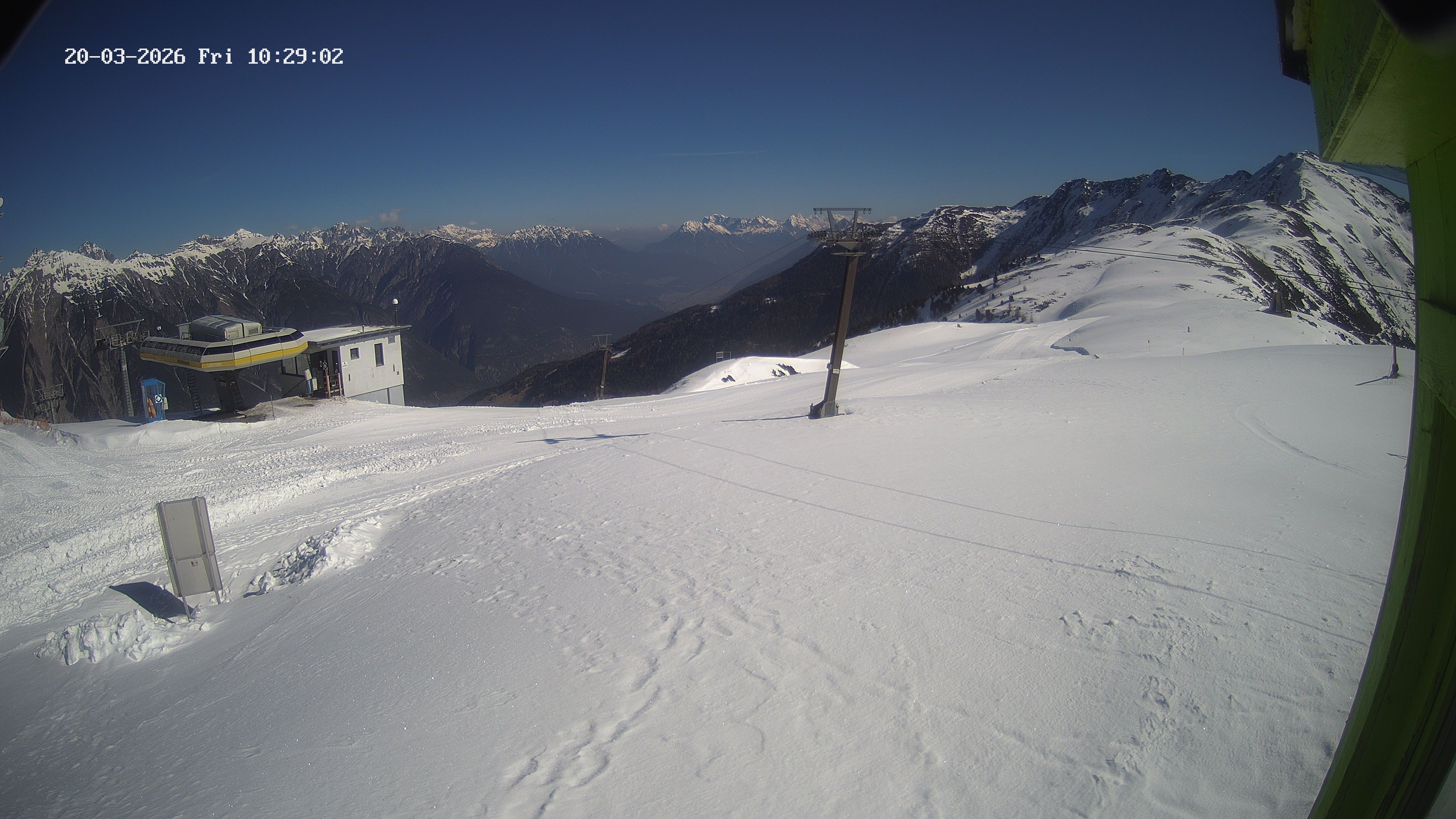 Archived image Webcam Upper Station of the Venetbahn in Landeck