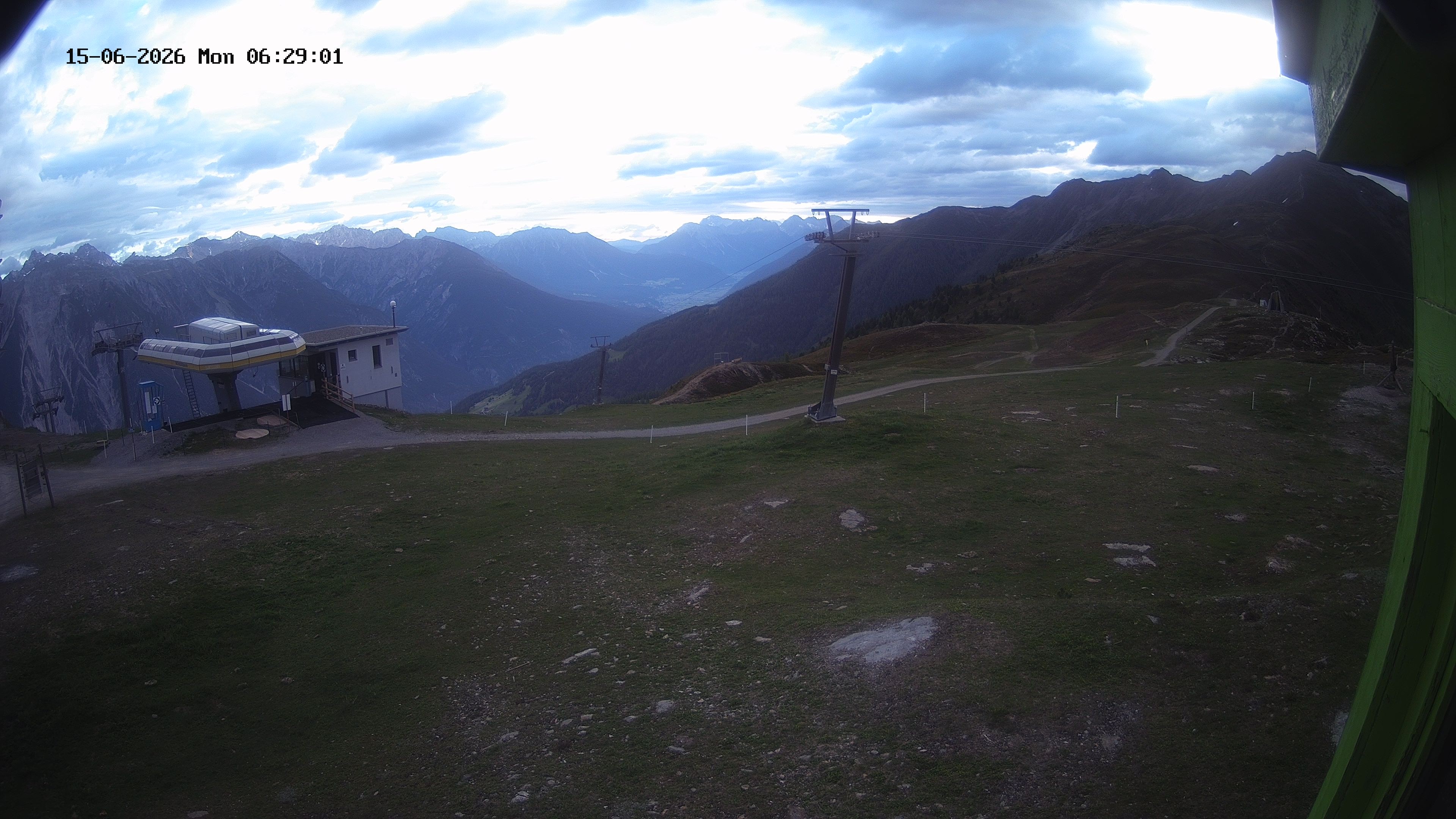 Archiv Foto Webcam Bergstation Venetbahn in Landeck