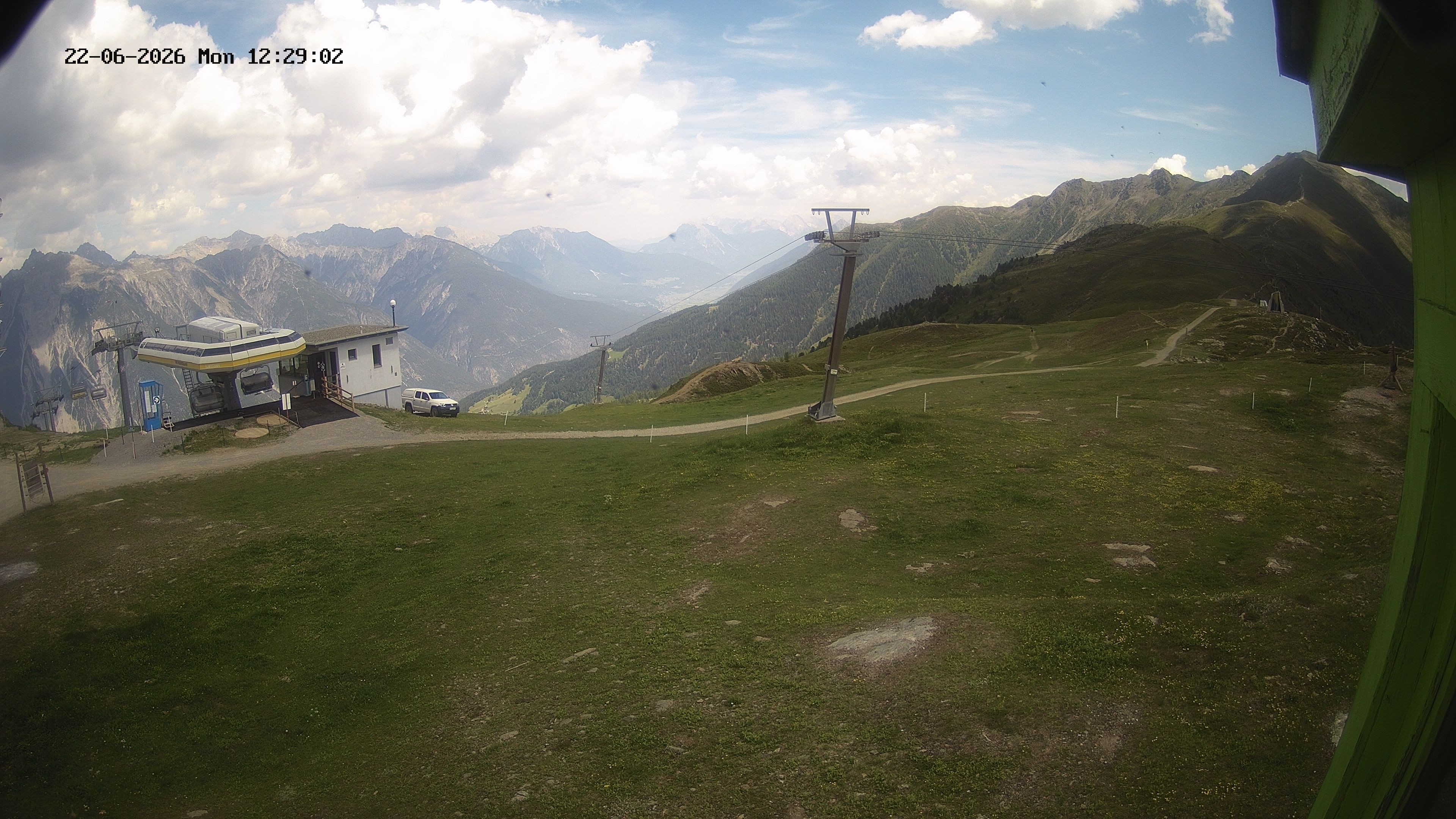 Archived image Webcam Upper Station of the Venetbahn in Landeck