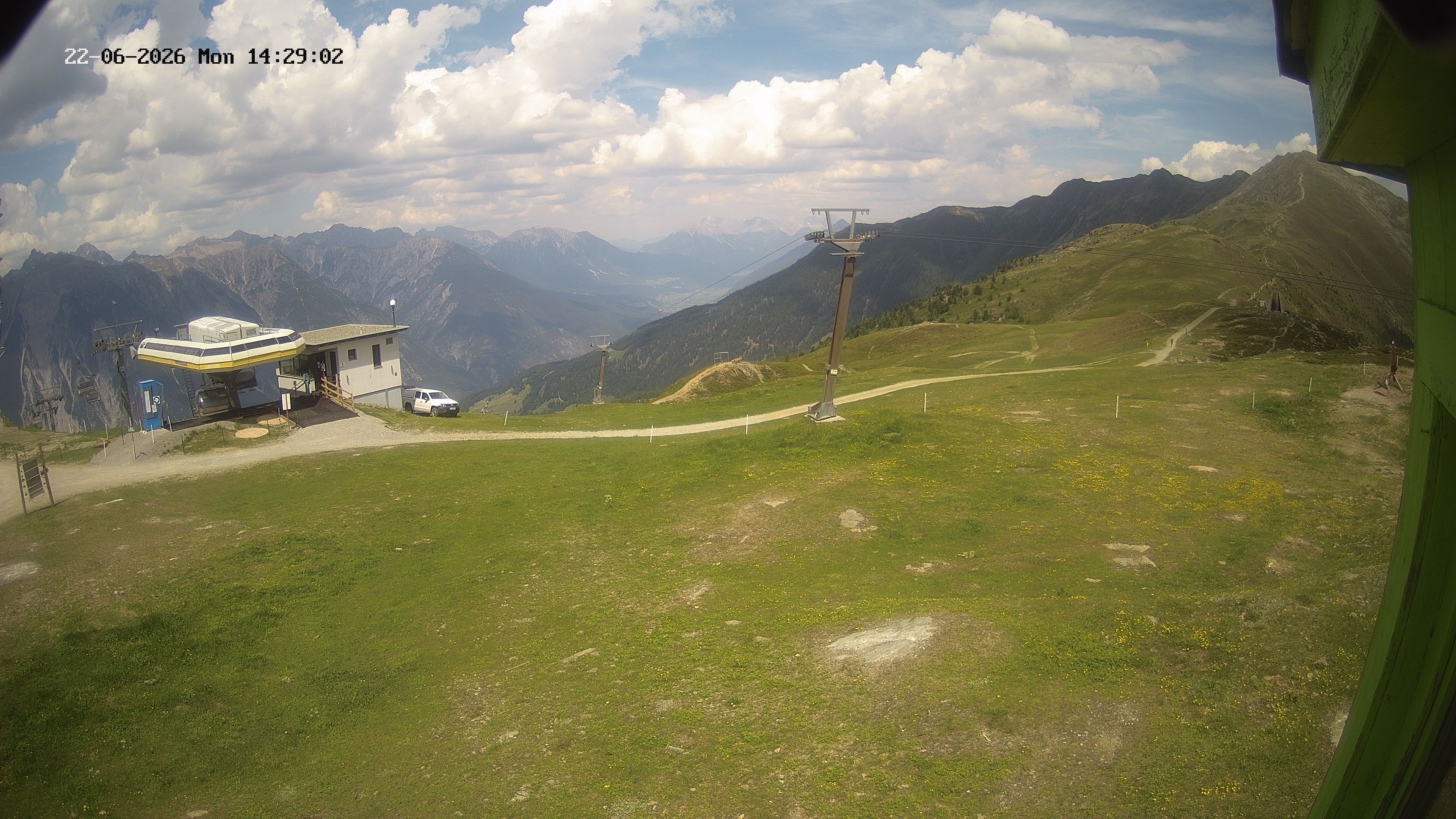 Archived image Webcam Upper Station of the Venetbahn in Landeck