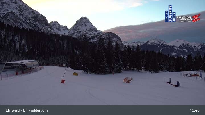 Archiv Foto Webcam Sicht auf das Kinderland an der Ehrwalder Alm