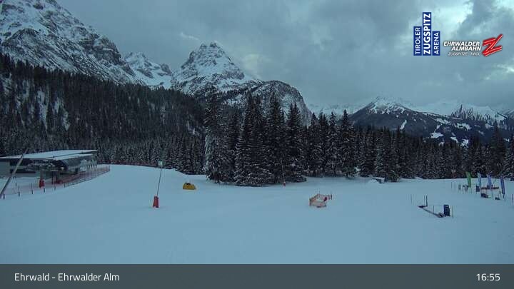 Archiv Foto Webcam Sicht auf das Kinderland an der Ehrwalder Alm