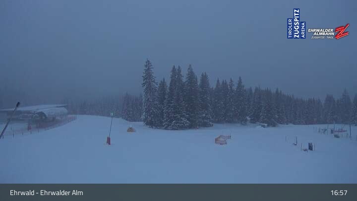 Archiv Foto Webcam Sicht auf das Kinderland an der Ehrwalder Alm