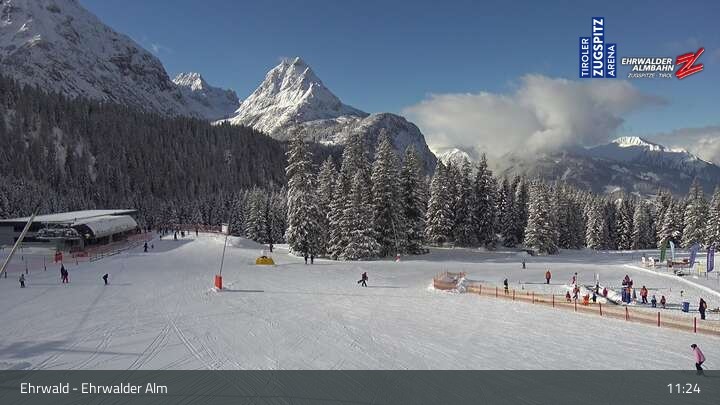 Archiv Foto Webcam Sicht auf das Kinderland an der Ehrwalder Alm