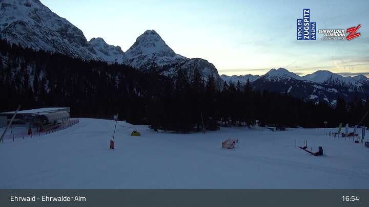 Archiv Foto Webcam Sicht auf das Kinderland an der Ehrwalder Alm