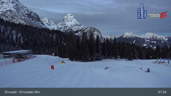 Archiv Foto Webcam Sicht auf das Kinderland an der Ehrwalder Alm