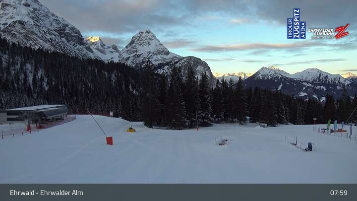 Archiv Foto Webcam Sicht auf das Kinderland an der Ehrwalder Alm