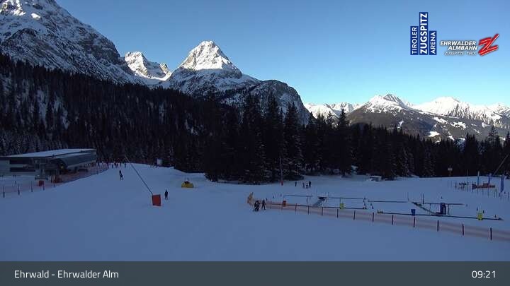 Archiv Foto Webcam Sicht auf das Kinderland an der Ehrwalder Alm