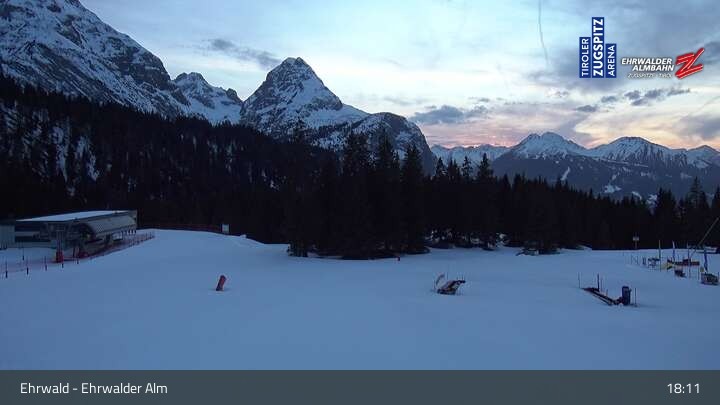 Archiv Foto Webcam Sicht auf das Kinderland an der Ehrwalder Alm
